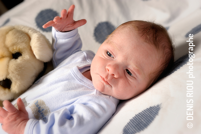 Bébé de 6 jours à domicile