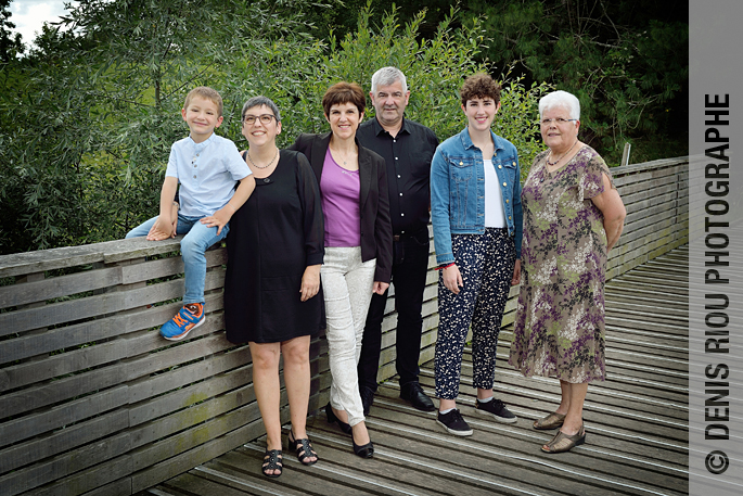 Portrait de famille en extérieur